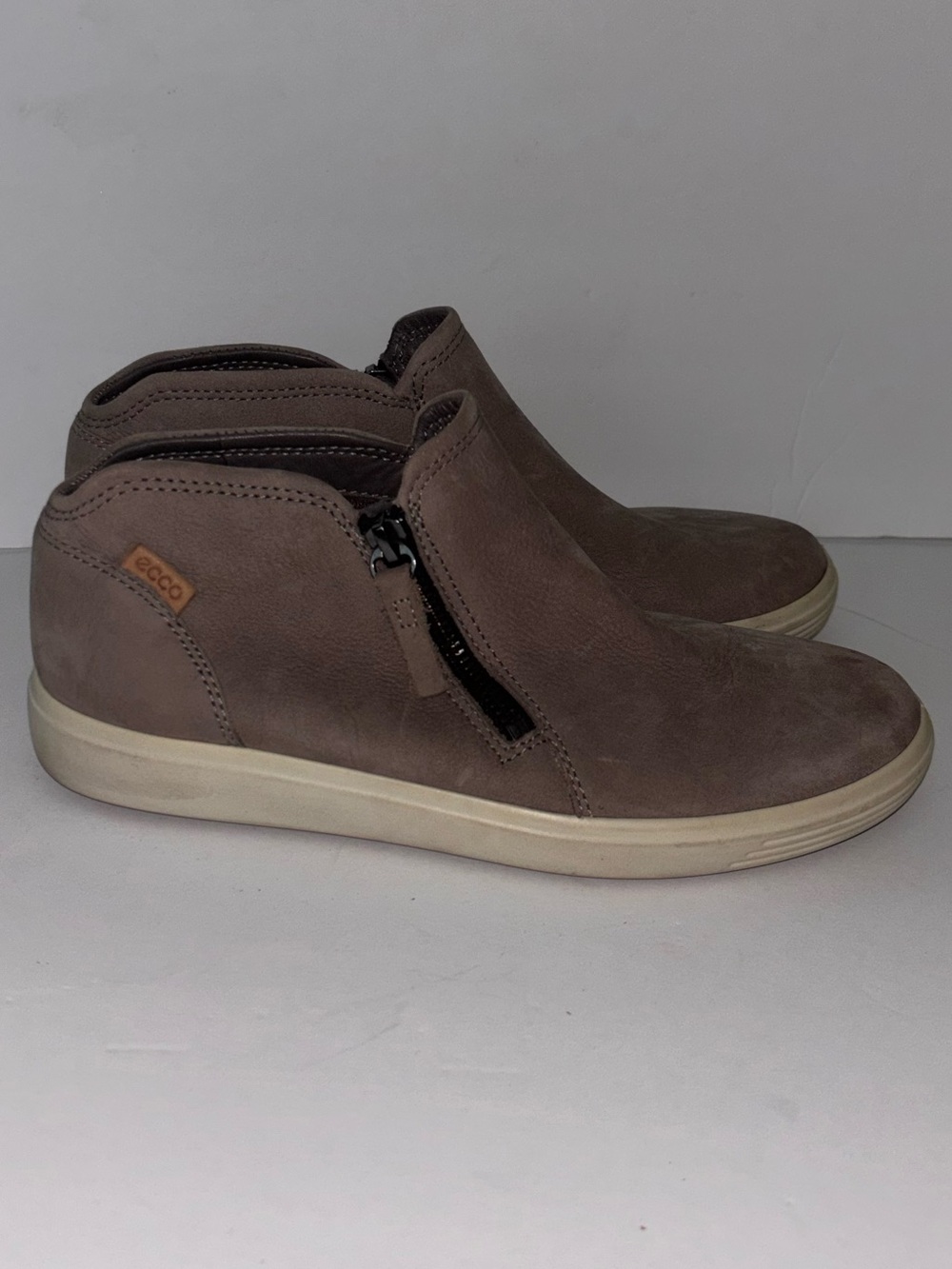 Ecco Soft 7 Low Bootie Women Size 7 Eur 38 Taupe Suede Boots $170 MSRP